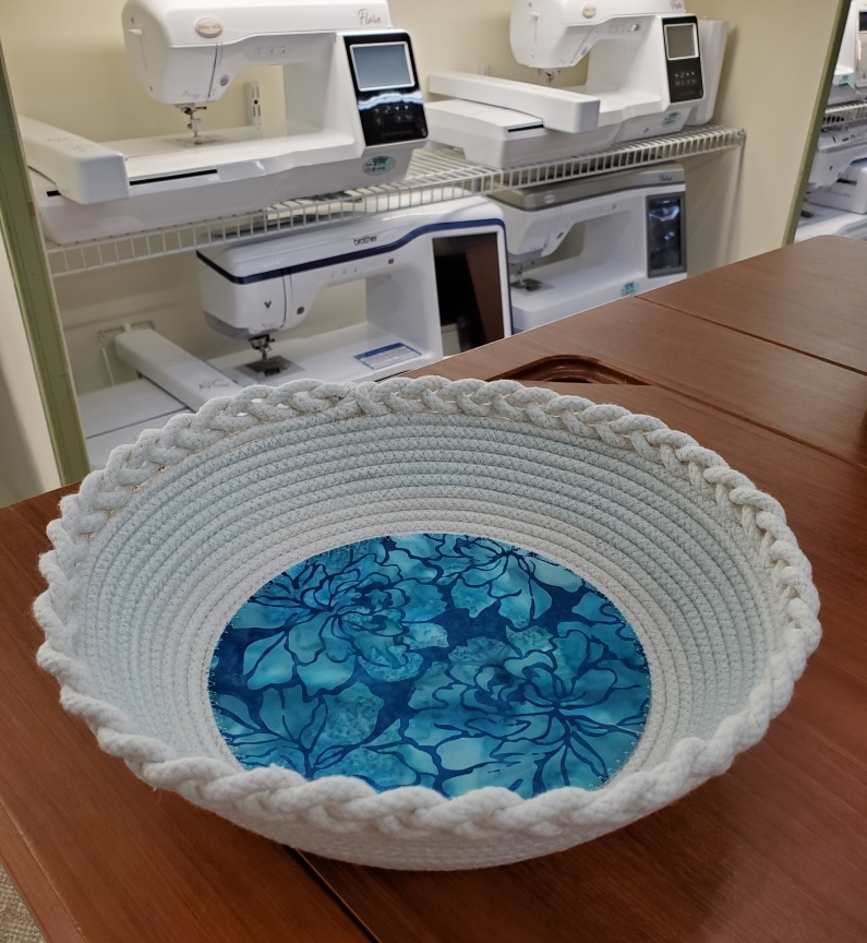 Eastern Ct Largest Sew and Vac - Schillers Sewing Circle - Willimantic